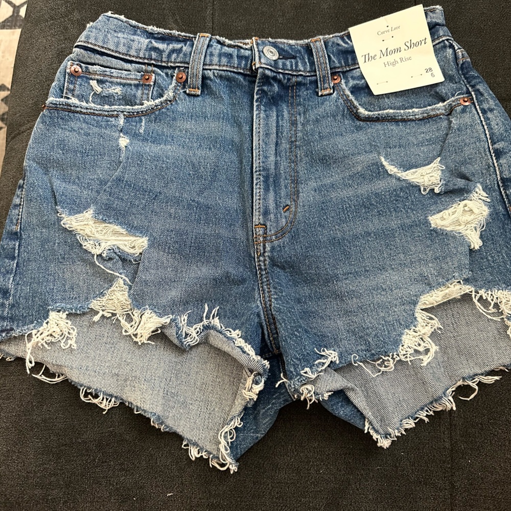 Abercrombie- the Mom Short - high rise